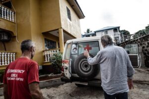 Ebola, di nuovo. E la memoria torna indietro